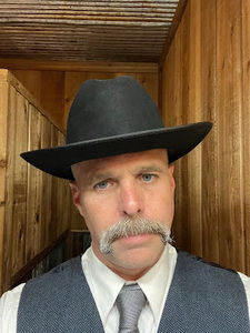 Meet your Posher, Lee